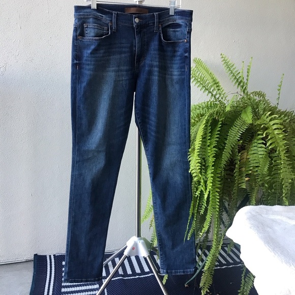 Joe’s women jeans Size 32 Dark Wash Stretch button & zip front - Picture 1 of 9